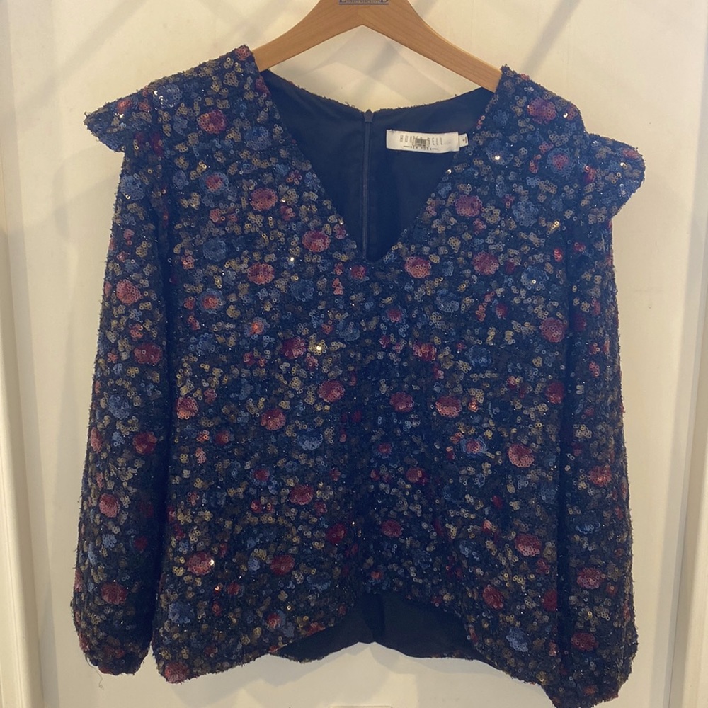 Hunter Bell Blake Top V neck w sequins, balloon sleeve and ruffle detail. Size 4